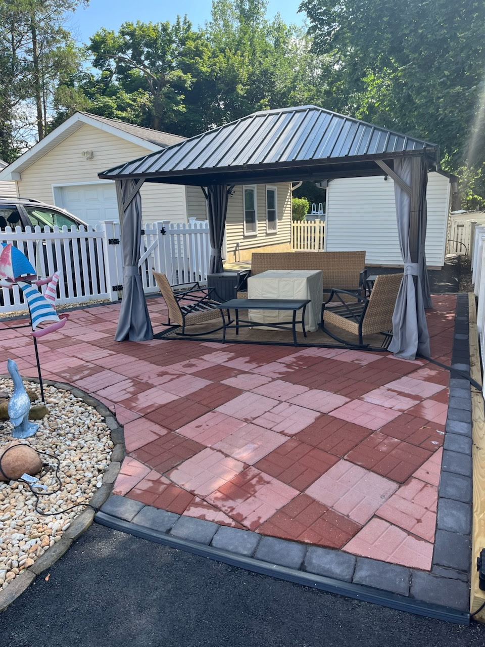 Modern gazebo lounge in Central New Jersey